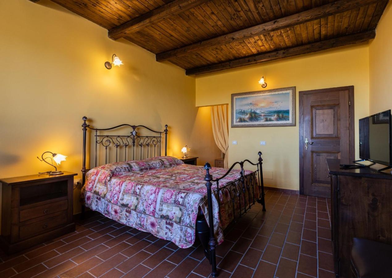Mosciano SantʼAngelo Castello Di Petecciano B&B المظهر الخارجي الصورة
