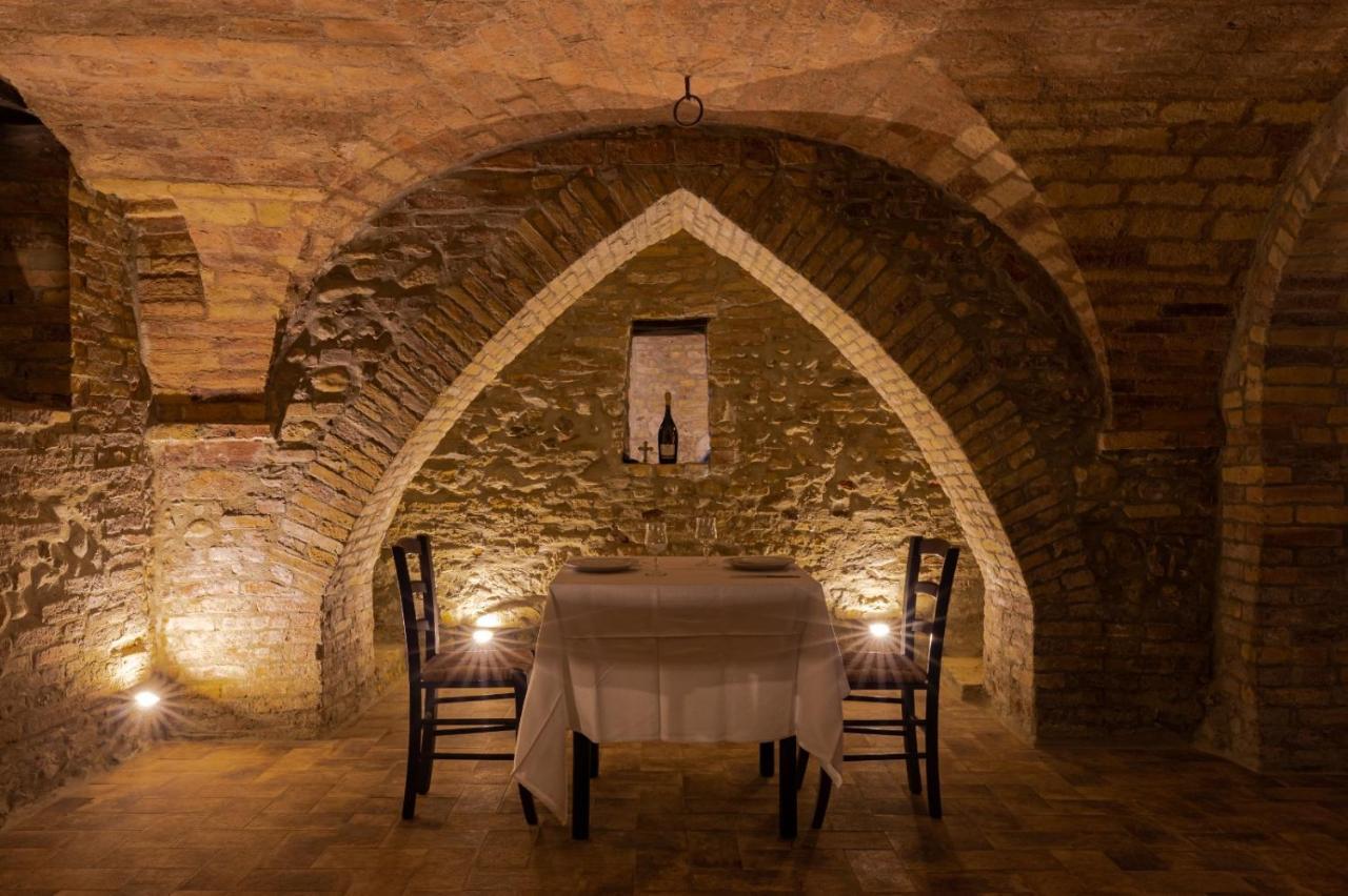Mosciano SantʼAngelo Castello Di Petecciano B&B المظهر الخارجي الصورة