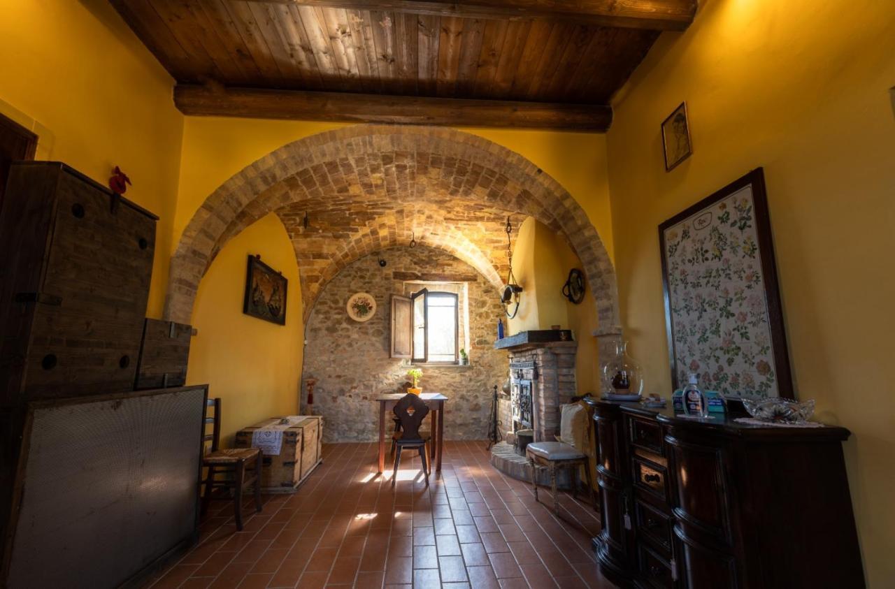 Mosciano SantʼAngelo Castello Di Petecciano B&B المظهر الخارجي الصورة