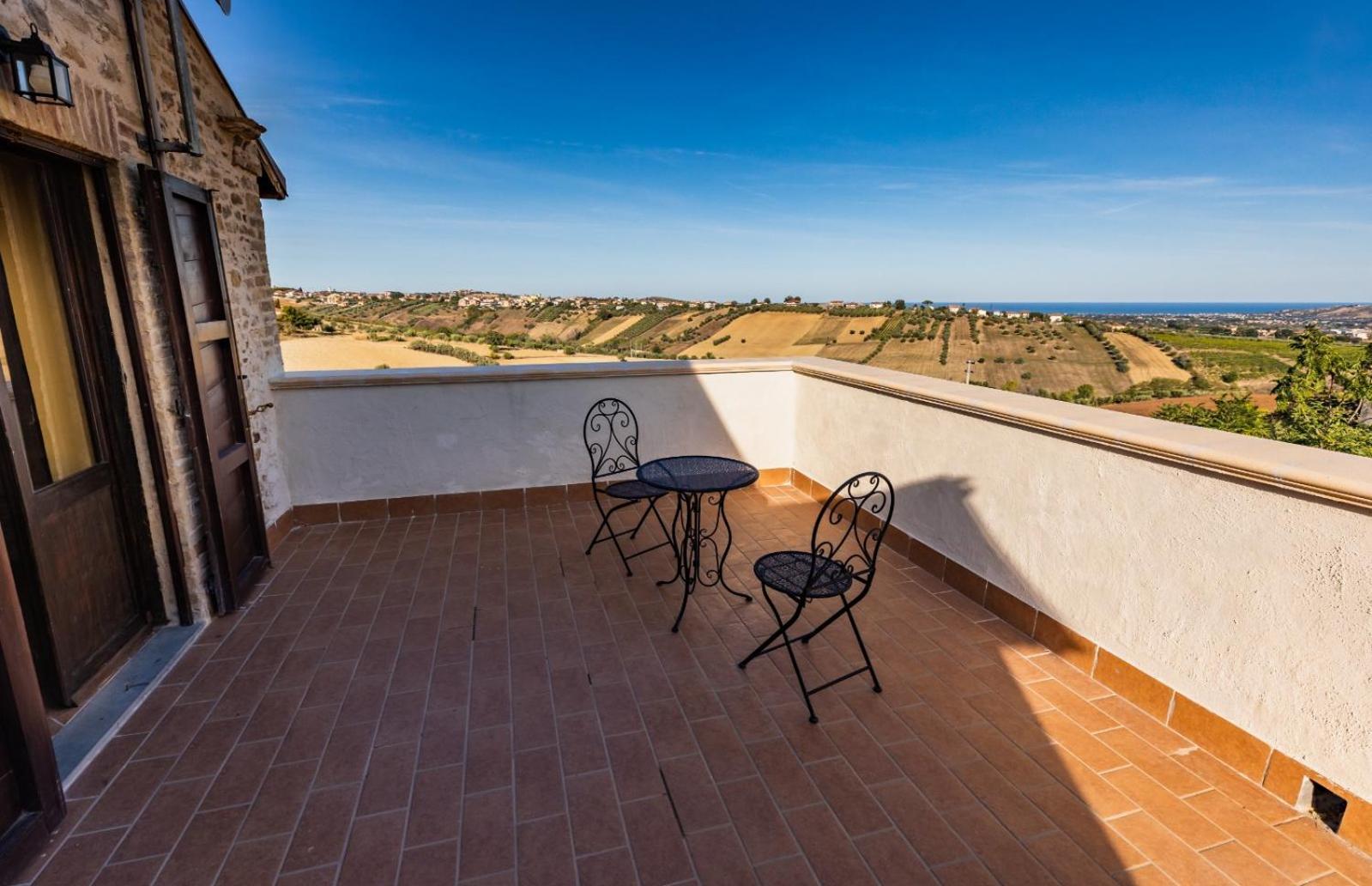 Mosciano SantʼAngelo Castello Di Petecciano B&B المظهر الخارجي الصورة