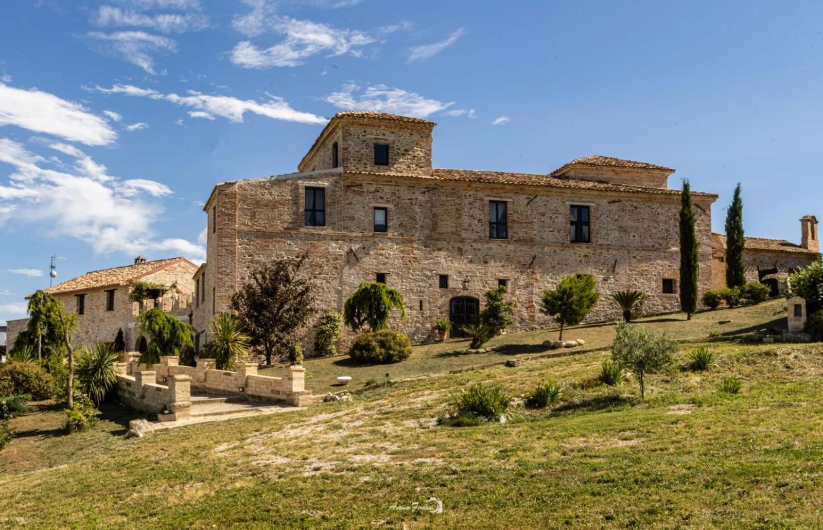 Mosciano SantʼAngelo Castello Di Petecciano B&B المظهر الخارجي الصورة