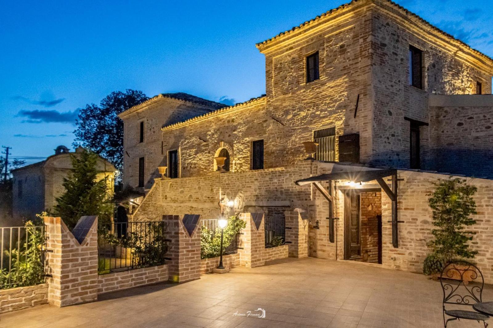 Mosciano SantʼAngelo Castello Di Petecciano B&B المظهر الخارجي الصورة
